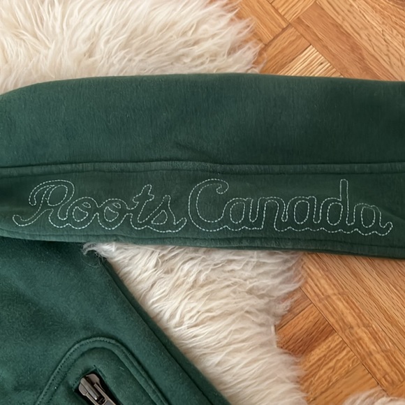 Green Roots Canada hoodie - Picture 4 of 8